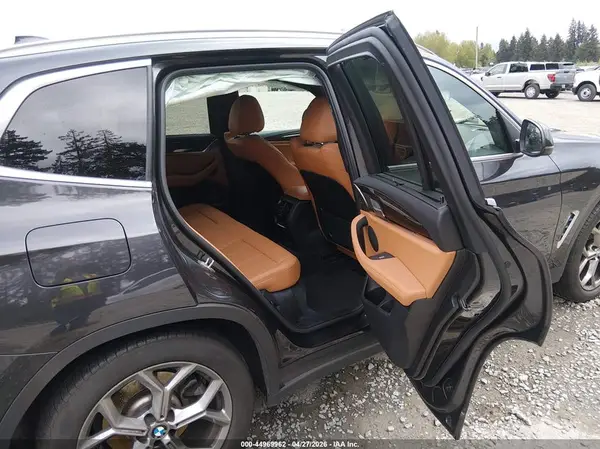 5UX53DP05N9M00700 2022 BMW X3 - Image 8