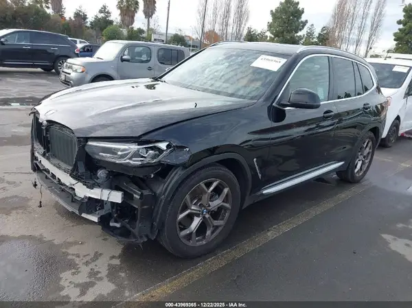 5UX53DP05N9M09803 2022 BMW X3 - Image 2