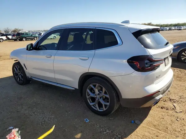 5UX53DP05N9N39743 2022 BMW X3 - Image 2