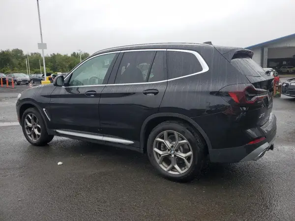 5UX53DP08N9N07921 2022 BMW X3 - Image 2