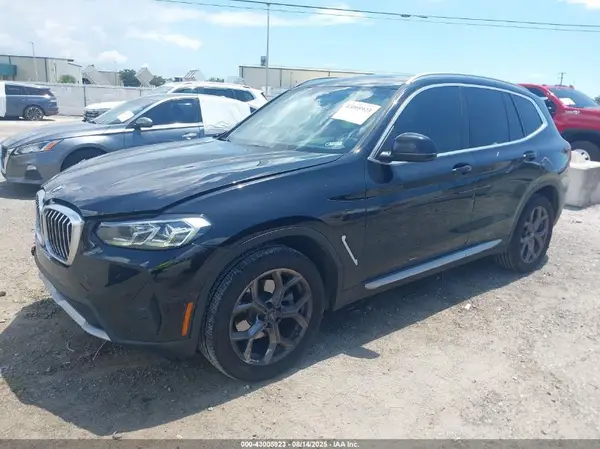 5UX53DP09N9J63029 2022 BMW X3 - Image 2