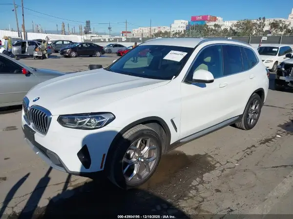 5UX53DP09N9K62661 2022 BMW X3 - Image 2