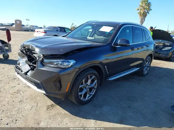 5UX53DP09N9M42027 2022 BMW X3 - Image 2
