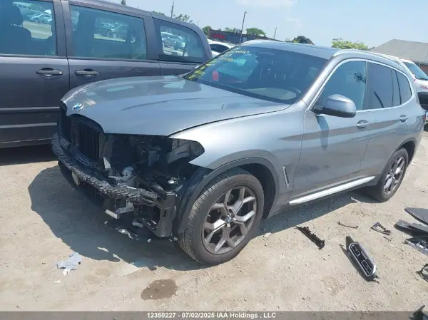 5UX53DP09P9T33781 2023 BMW X3 - Image 2