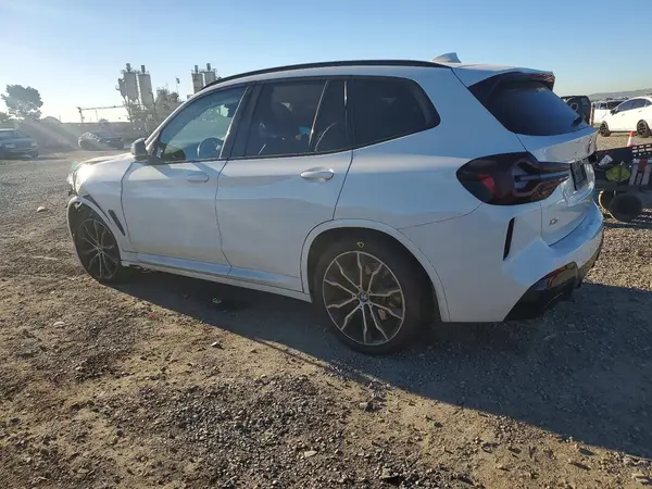 5UX83DP02N9K02573 2022 BMW X3 - Image 2