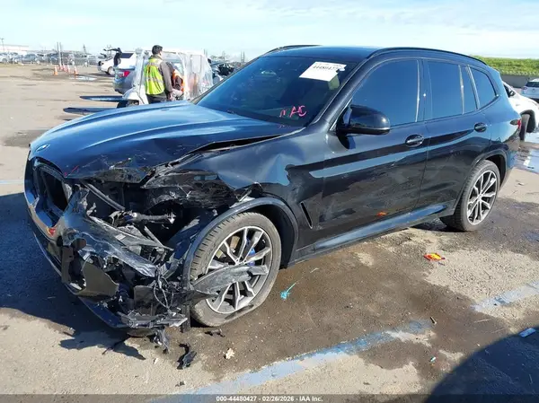 5UX83DP0XN9K26457 2022 BMW X3 - Image 2