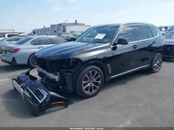 5UXCR4C00M9G16516 2021 BMW X5 - Image 2