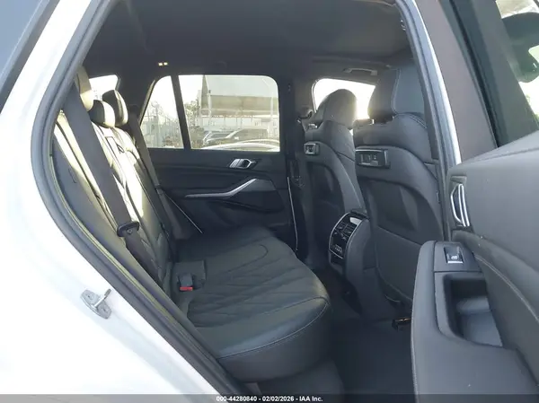 5UXCR4C00P9R54239 2023 BMW X5 - Image 8