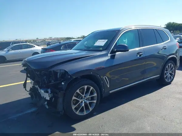 5UXCR4C01LLW64122 2020 BMW X5 - Image 2