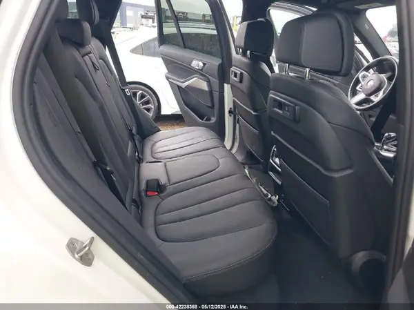 5UXCR4C01N9J84646 2022 BMW X5 - Image 8