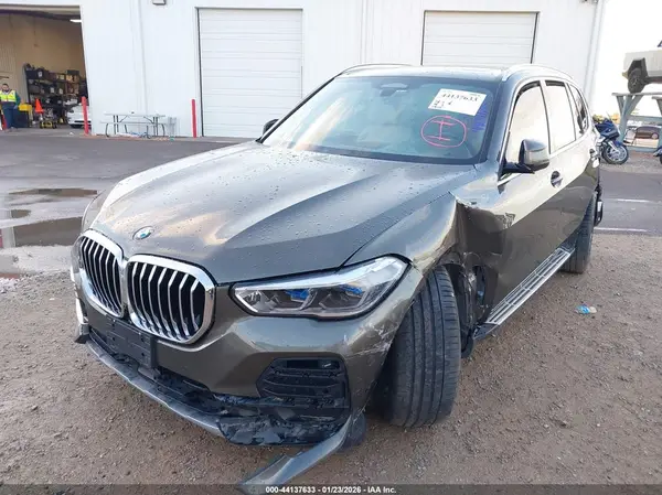 5UXCR4C02LLE30297 2020 BMW X5 - Image 2