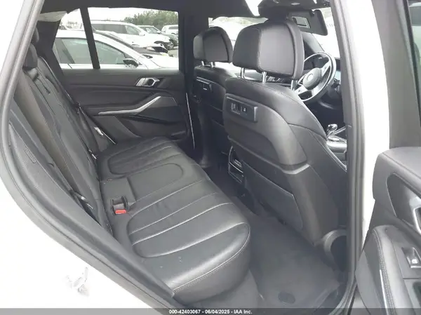 5UXCR4C02N9M19636 2022 BMW X5 - Image 8
