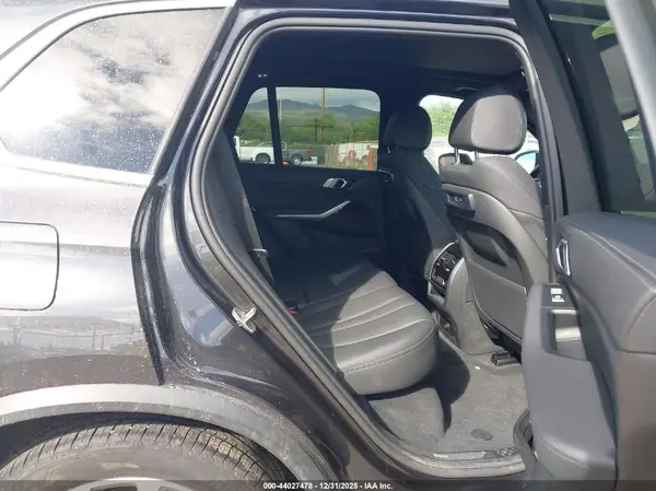 5UXCR4C03M9E24300 2021 BMW X5 - Image 8