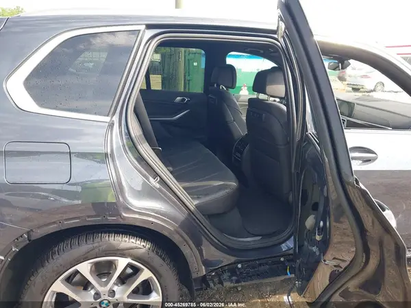 5UXCR4C03N9M04689 2022 BMW X5 - Image 8