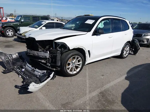 5UXCR4C04LLT19599 2020 BMW X5 - Image 2