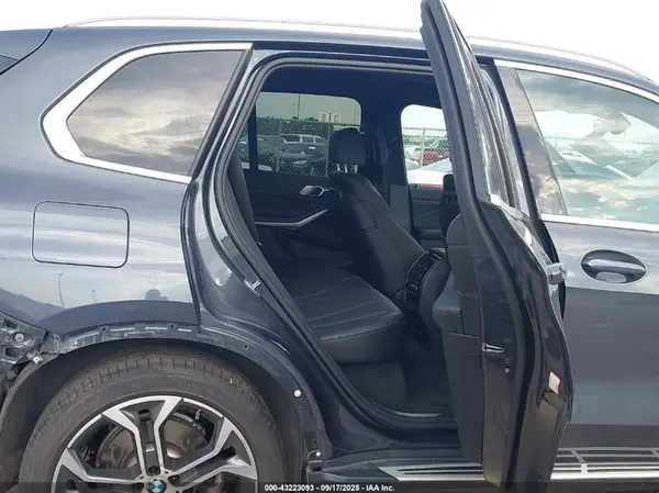 5UXCR4C04M9G17202 2021 BMW X5 - Image 8