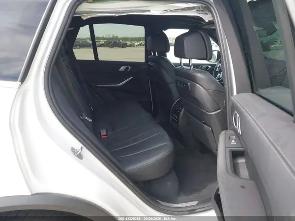 5UXCR4C05M9G19542 2021 BMW X5 - Image 8