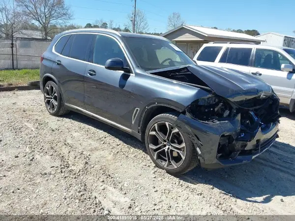 5UXCR4C05N9L37464 2022 BMW X5 - Image 1