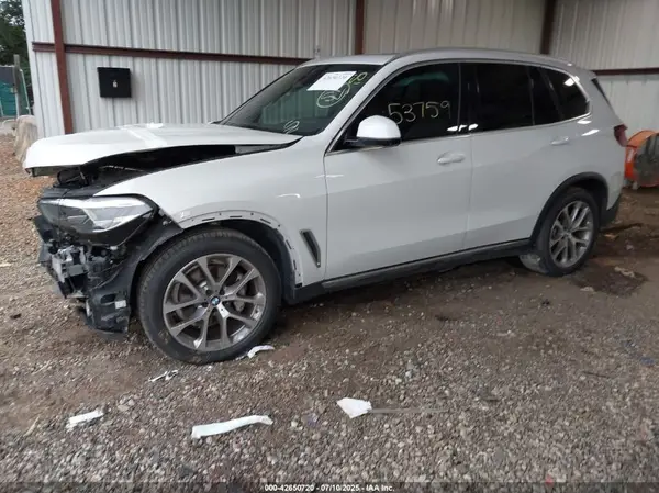 5UXCR4C05N9L80881 2022 BMW X5 - Image 2