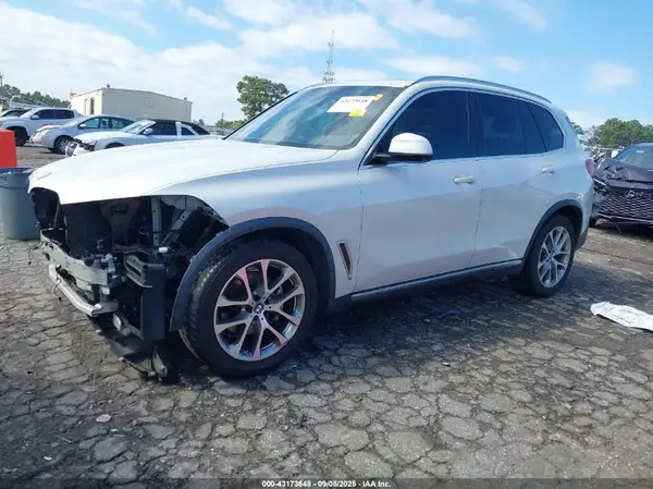 5UXCR4C06L9C35204 2020 BMW X5 - Image 2