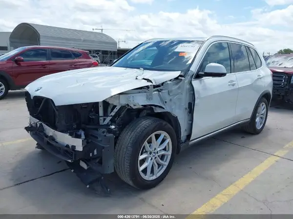 5UXCR4C06LLE30660 2020 BMW X5 - Image 2