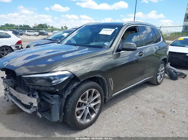 5UXCR4C06LLT19751 2020 BMW X5 - Image 2