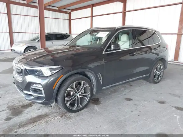 5UXCR4C08LLE30935 2020 BMW X5 - Image 2