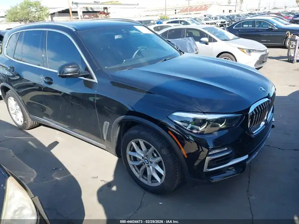 5UXCR4C08LLW64215 2020 BMW X5 - Image 1