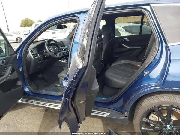 5UXCR4C09L9C25220 2020 BMW X5 - Image 8