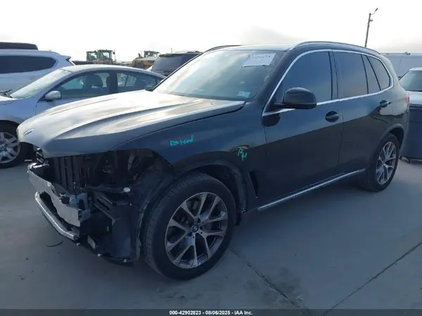 5UXCR4C0XM9G75475 2021 BMW X5 - Image 2