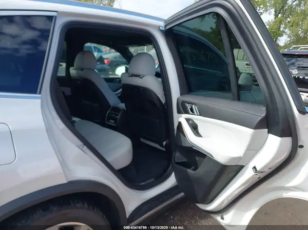 5UXCR6C00P9R39879 2023 BMW X5 - Image 8