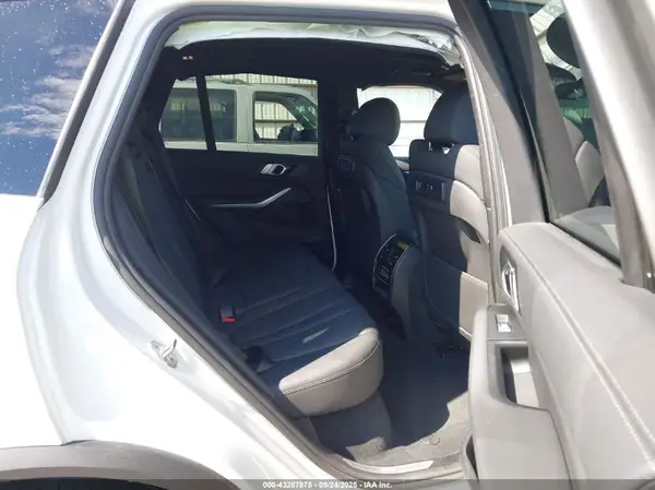 5UXCR6C01N9L16994 2022 BMW X5 - Image 8