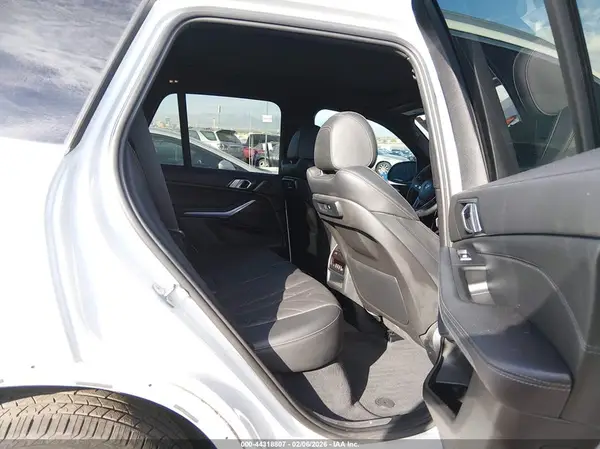 5UXCR6C01P9R88847 2023 BMW X5 - Image 8