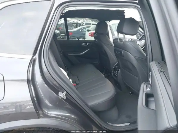 5UXCR6C04N9M80109 2022 BMW X5 - Image 8
