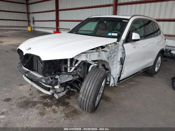 5UXCR6C05P9R85868 2023 BMW X5 - Image 2