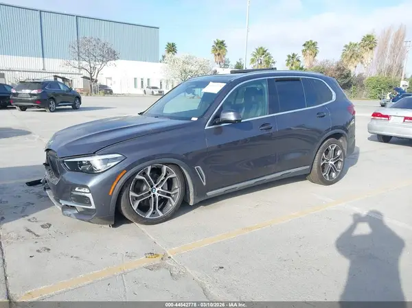 5UXCR6C09L9B79996 2020 BMW X5 - Image 2