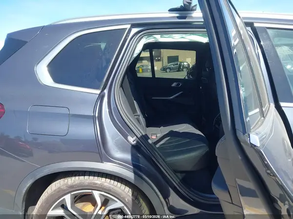 5UXCR6C09L9B79996 2020 BMW X5 - Image 8