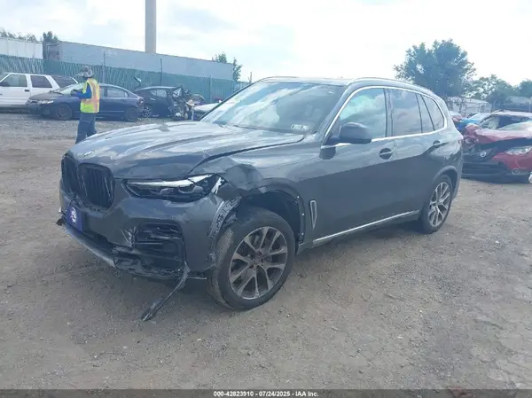 5UXCR6C09M9E49388 2021 BMW X5 - Image 2
