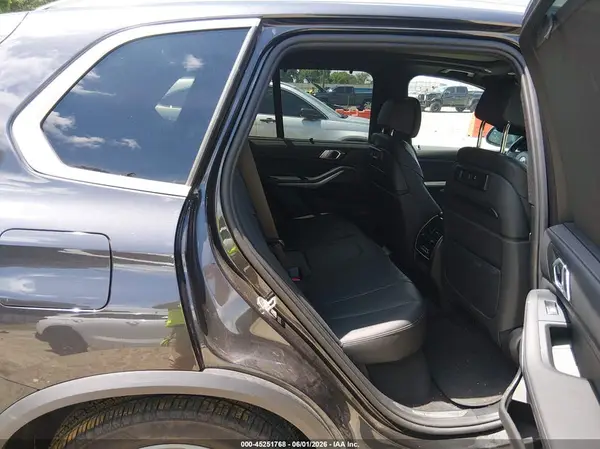5UXCR6C09N9J46755 2022 BMW X5 - Image 8