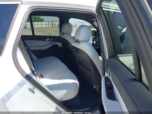 5UXCR6C09P9R25706 2023 BMW X5 - Image 8