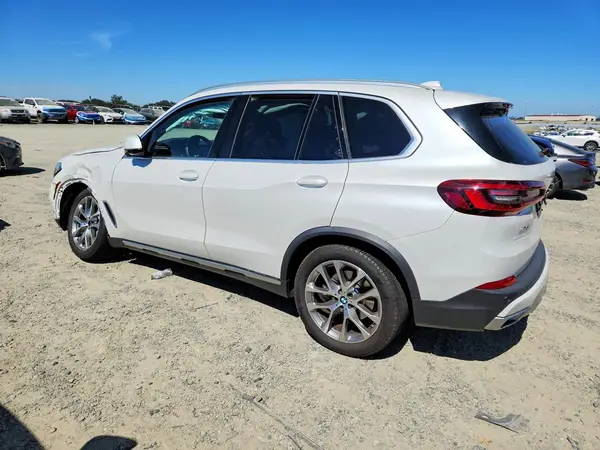 5UXCR6C0XP9R80794 2023 BMW X5 - Image 2