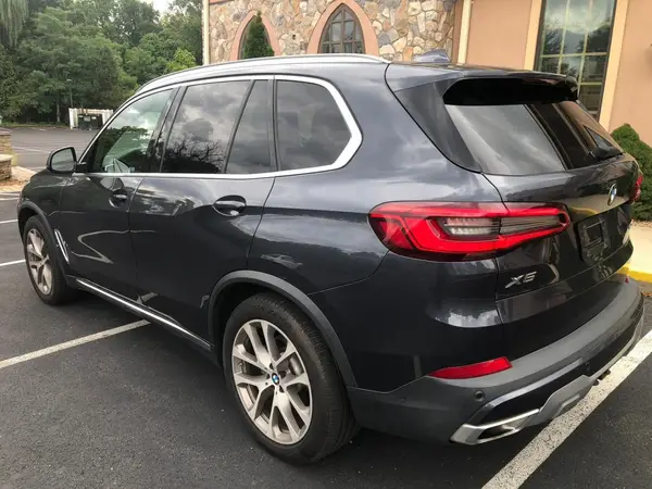 5UXCR6C50KLK83738 2019 BMW X5 - Image 2