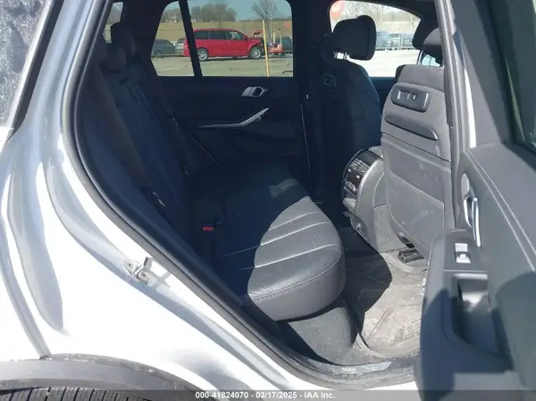 5UXCR6C50KLL08346 2019 BMW X5 - Image 8