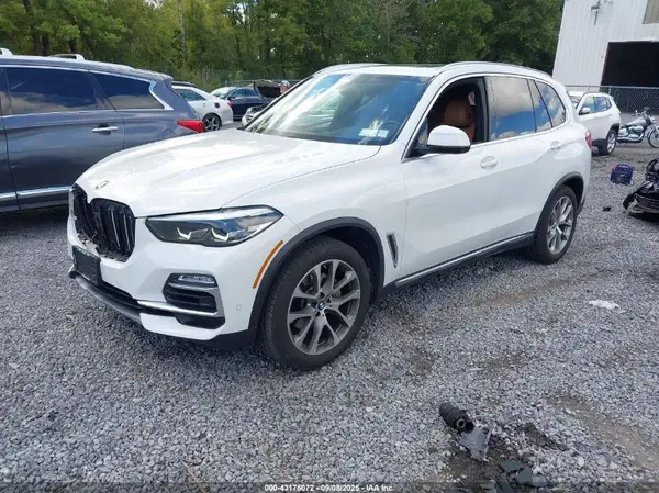 5UXCR6C50KLL09898 2019 BMW X5 - Image 2
