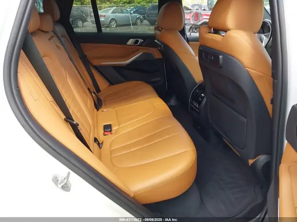 5UXCR6C50KLL09898 2019 BMW X5 - Image 8