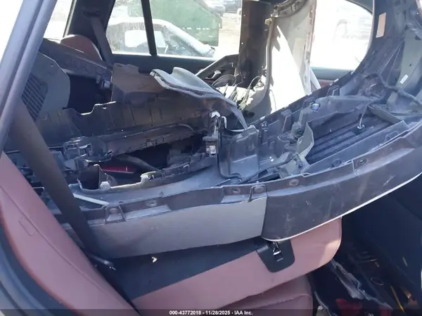 5UXCR6C50KLL10663 2019 BMW X5 - Image 8