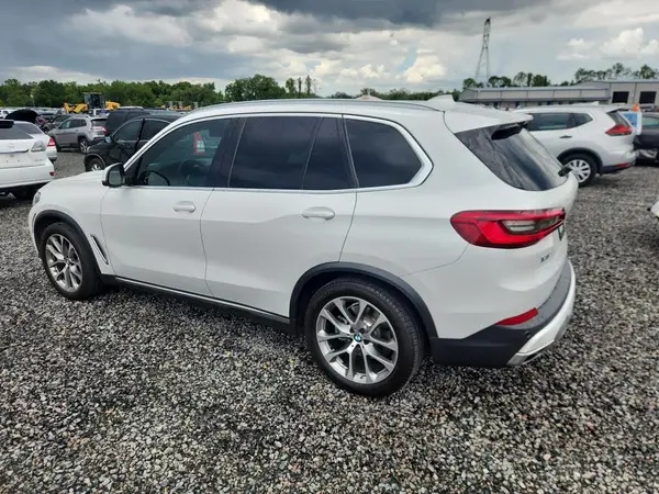 5UXCR6C50KLL10694 2019 BMW X5 - Image 2