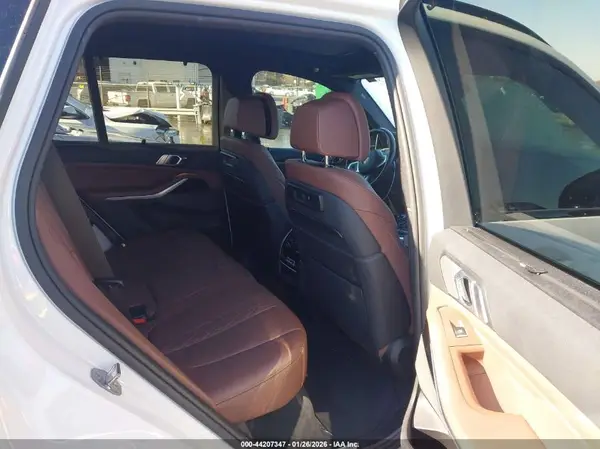 5UXCR6C50KLL34140 2019 BMW X5 - Image 8