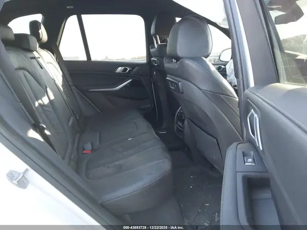 5UXCR6C50KLL36213 2019 BMW X5 - Image 8