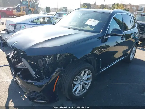 5UXCR6C50KLL39855 2019 BMW X5 - Image 2